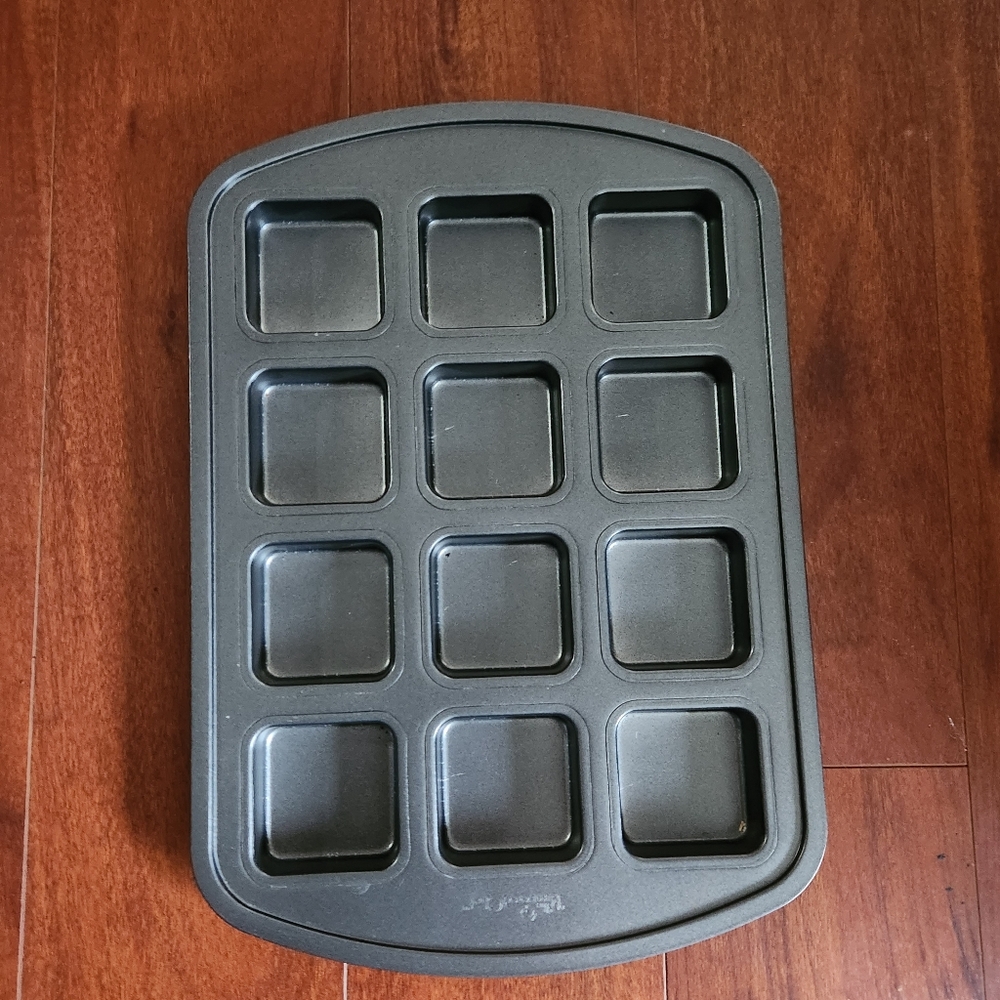 Pampered Chef Mini Muffin Tray